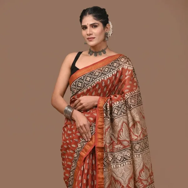 Red_Banarasi_Maheshwari_Silk_Saree_With_Matching_Blouse_With_Golden_Zari_Border