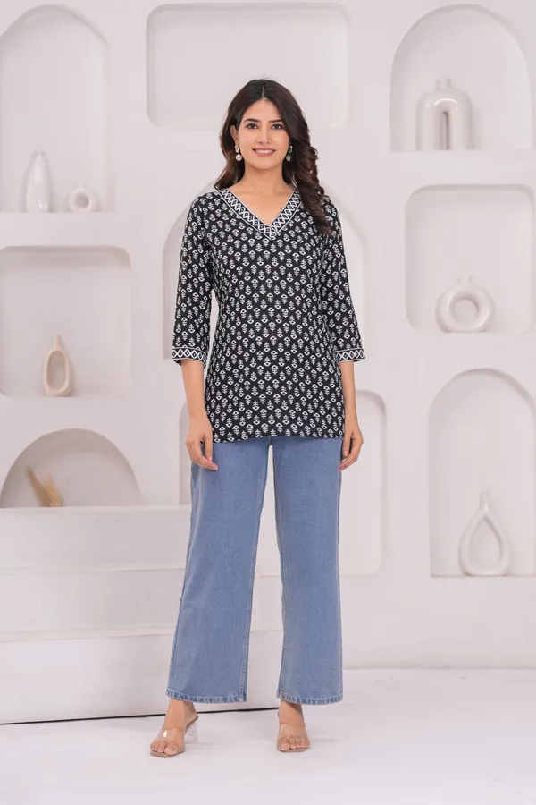 Hbkart_Women_Solid_Tunic_Kurta_(Black)