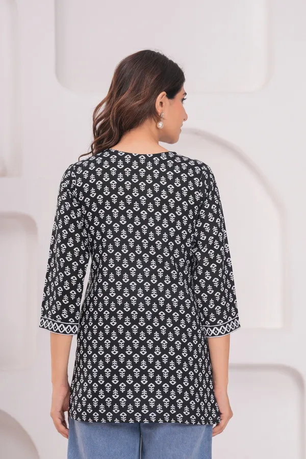 Hbkart_Women_Solid_Tunic_Kurta_(Black)