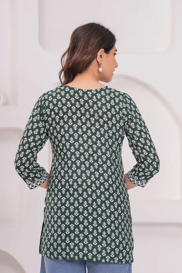 Hbkart_Women_Solid_Tunic_Kurta_(Dark_Green)