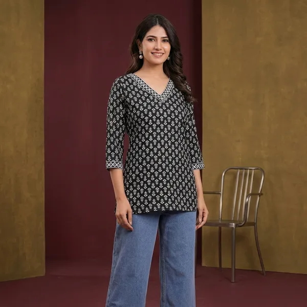 Hbkart_Women_Solid_Tunic_Kurta_(Black)