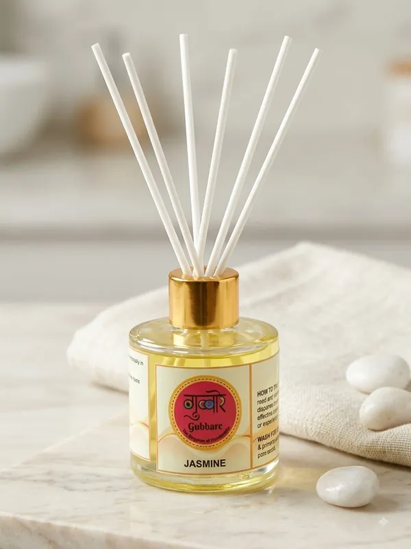 Reed_Diffuser._The_Fragrance_Diffuses_Evenly_Through_Reed_Sticks,_Creating_A_Serene_And_Refreshing_Atmosphere._Its_Elegant_Presence_Adds_Subtle_Sophistication_While_Keeping_Your_Space_Naturally_Refreshed_Throughout_The_Day.