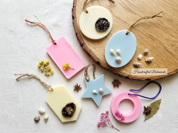 Scented_Wax_Sachet_-_Set_Of_3__For_Wardrobe,_Cupboard_And_Home_Decor_|_Long_Lasting_Lemon,_Rose_And_Vanilla_Fragrance.