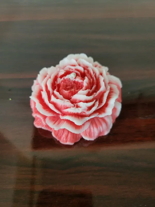 Scented_Flower_Candle_-_Set_Of_2_|_Hand-Made_|_Welcome_Home_To_A_Snug_Atmosphere_Inspired_By_Dinners_With_Family_And_Friends.