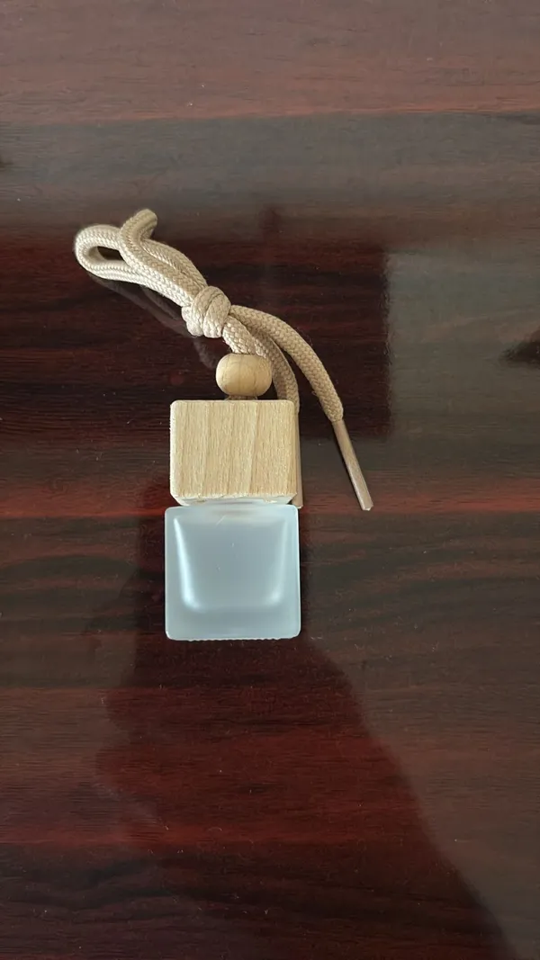Car_Diffuser_With_Luxurious_Scent._Immerse_Yourself_In_The_Indulgent,_Exotic_Aroma_That_Transforms_Every_Journey_Into_A_Moment_Of_Pure_Elegance.