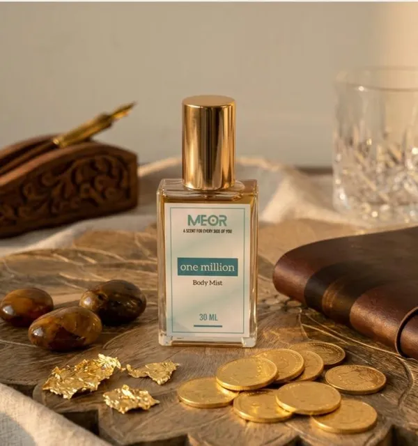 Body_Mist_With_Aromatic_Purity_To_Soften,_Hydrate_And_Scent_The_Skin._The_Designer_Has_Embellished_A_Luxury_To_Create_A_Sensational_Yet_Real_Effect.