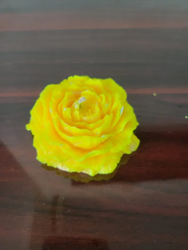 Scented_Flower_Candle_-_Set_Of_2_|_Hand-Made_|_Welcome_Home_To_A_Snug_Atmosphere_Inspired_By_Dinners_With_Family_And_Friends.