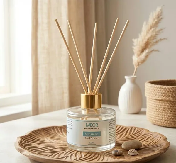 Reed_Diffuser._The_Fragrance_Diffuses_Evenly_Through_Reed_Sticks,_Creating_A_Serene_And_Refreshing_Atmosphere._Its_Elegant_Presence_Adds_Subtle_Sophistication_While_Keeping_Your_Space_Naturally_Refreshed_Throughout_The_Day_100_Ml