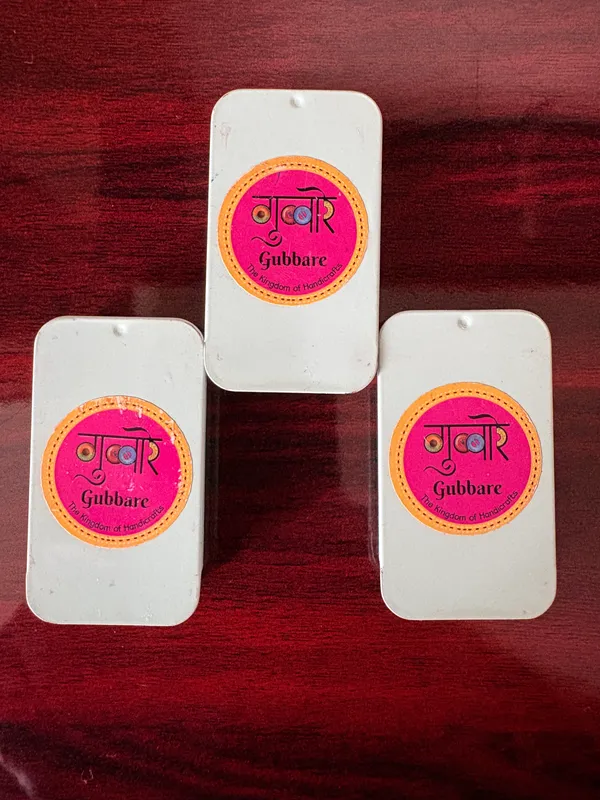 Solid_Perfume_(Alcohol-Free)._An_Effortless_Bloom_Of_Freshness._It_Offers_A_Refined_Scent_That_Lasts_All_Day.