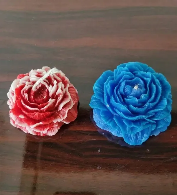Scented_Flower_Candle_-_Set_Of_2_|_Hand-Made_|_Welcome_Home_To_A_Snug_Atmosphere_Inspired_By_Dinners_With_Family_And_Friends.