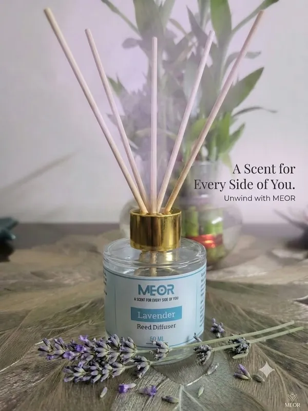 Reed_Diffuser._The_Fragrance_Diffuses_Evenly_Through_Reed_Sticks,_Creating_A_Serene_And_Refreshing_Atmosphere._Its_Elegant_Presence_Adds_Subtle_Sophistication_While_Keeping_Your_Space_Naturally_Refreshed_Throughout_The_Day_50_Ml