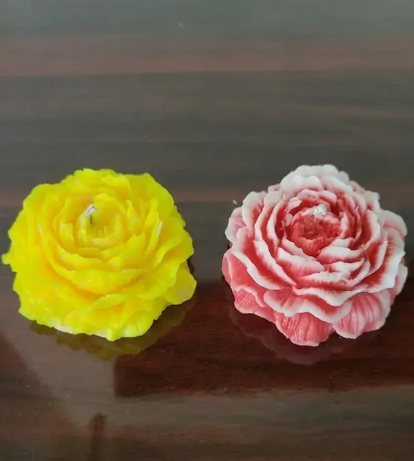 Scented_Flower_Candle_|_Hand-Made_|_Welcome_Home_To_A_Snug_Atmosphere_Inspired_By_Dinners_With_Family_And_Friends.