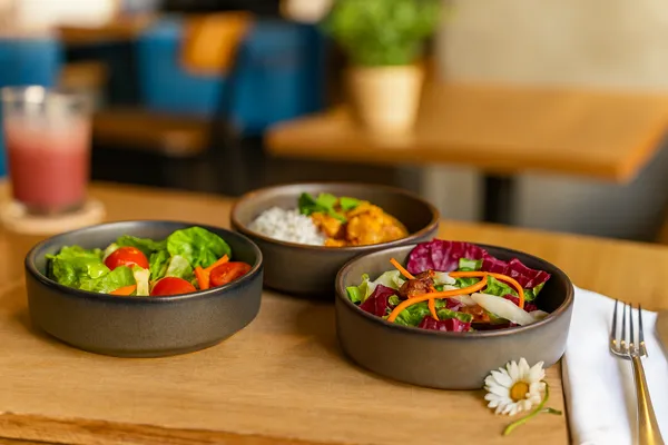 Black_Ceramics_Premium_Serveware_Salad_Bowl_For_Home_and_Kitchen