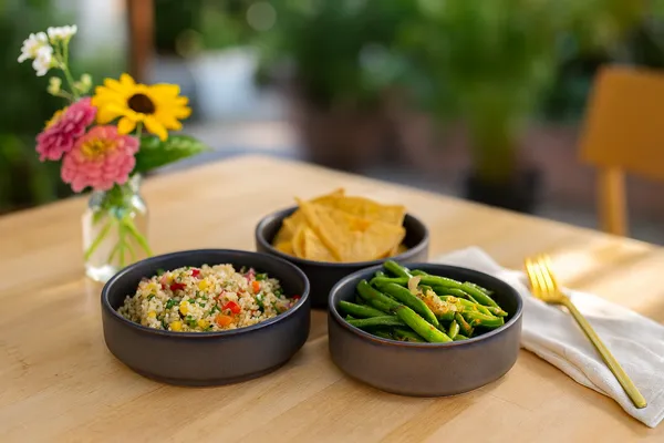 Black_Ceramics_Premium_Serveware_Salad_Bowl_For_Home_and_Kitchen
