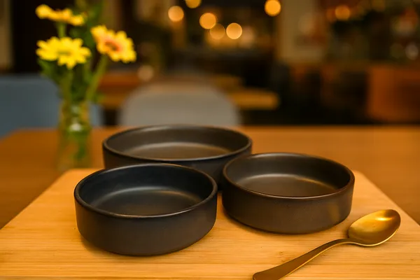Black_Ceramics_Premium_Serveware_Salad_Bowl_For_Home_and_Kitchen