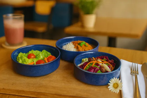 Deep_Blue_Ceramics_Premium_Serveware_Salad_Bowl_For_Home_and_Kitchen_(Pack_of_3)