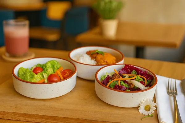 White_Ceramics_Premium_Serveware_Salad_Bowl_For_Home_and_Kitchen