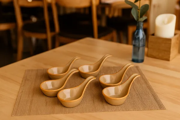 Brown_Ceramics_Elegant_Serveware_Snack_Plate_For_Home_and_Kitchen_(Pack_of_6)
