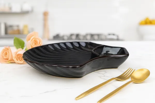 Black_Ceramics_Premium_Chip_And_Dip_Platter_For_Home_and_Kitchen