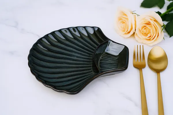 Black_Ceramics_Premium_Chip_And_Dip_Platter_For_Home_and_Kitchen