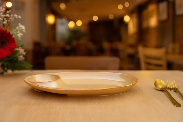 Beige_Ceramics_Premium_Chip_And_Dip_Platter_For_Home_and_Kitchen