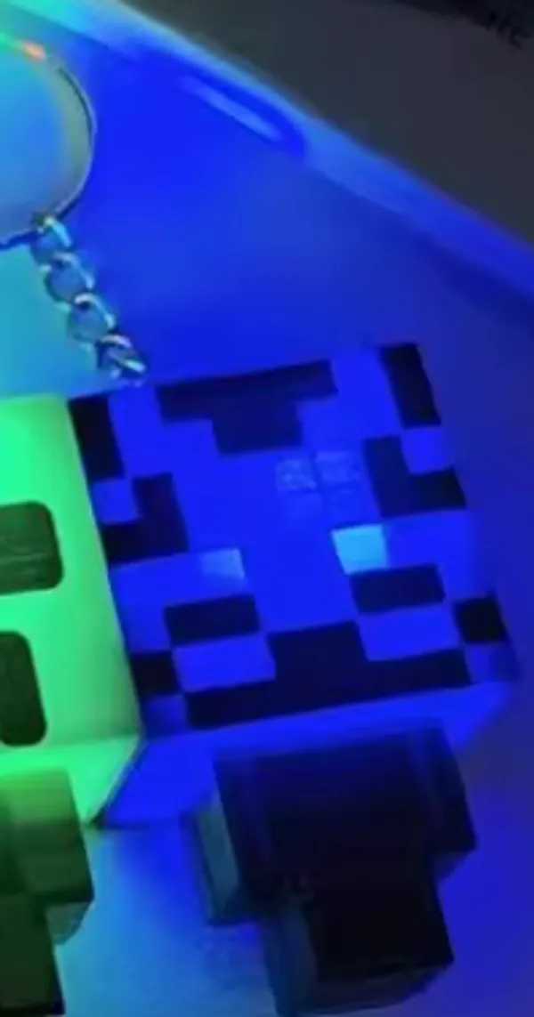 Blue_Pixelated_Minecraft_Creeper_3D_Plastic_Keychain