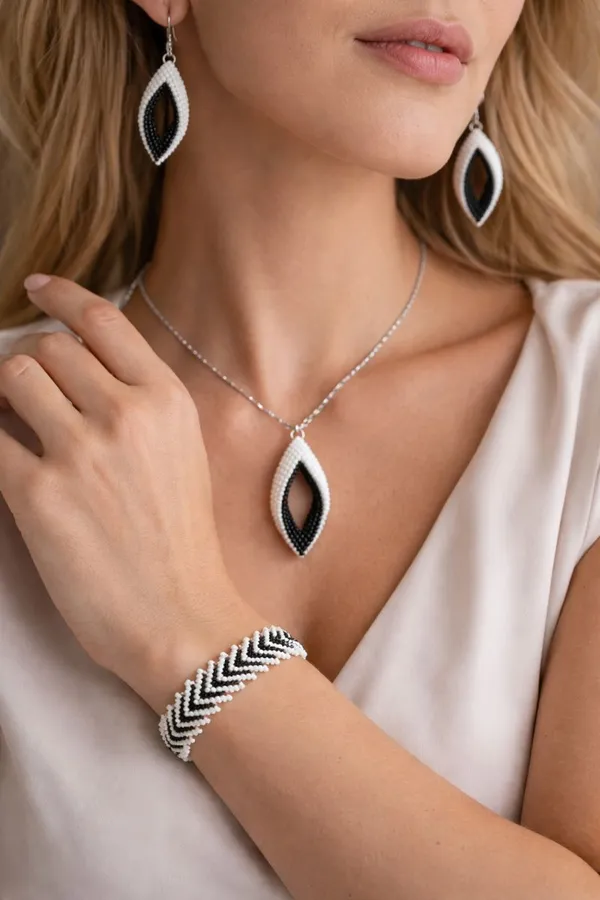 Black_White_Beaded_Stone_Pendant_Necklace_Earring_Set_For_Women