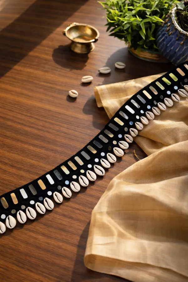 Black_Fabric_Shell_Mirror_Embellished_Waist_Belt_For_Women
