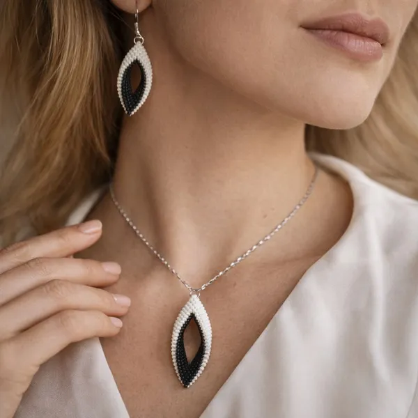 Black_White_Beaded_Stone_Pendant_Necklace_Earring_Set_For_Women