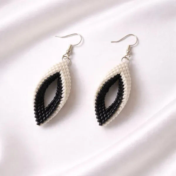 Black_White_Beaded_Stone_Pendant_Necklace_Earring_Set_For_Women