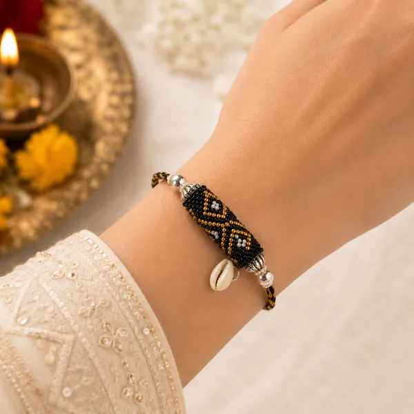 Black_Beaded_Cowrie_Shell_Panchmasi_Charm_Bracelet_For_Women