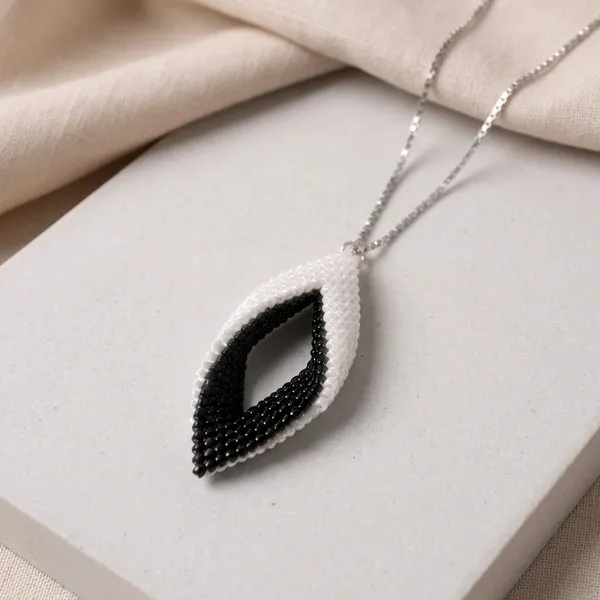 Black_White_Beaded_Stone_Pendant_Necklace_Earring_Set_For_Women