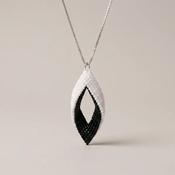 Black_White_Beaded_Stone_Pendant_Necklace_Earring_Set_For_Women