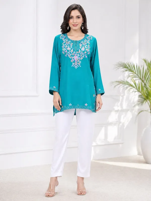 Turquoise_printed_Short_Kurti_for_Women