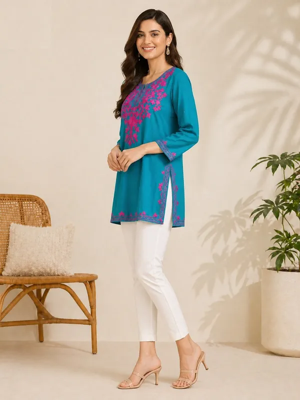 Turquoise_printed_Short_Kurti_for_Women
