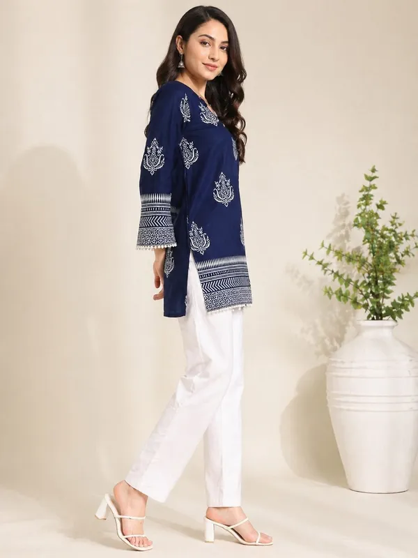 Navy_Blue_Printed_Short_Kurti_for_Women