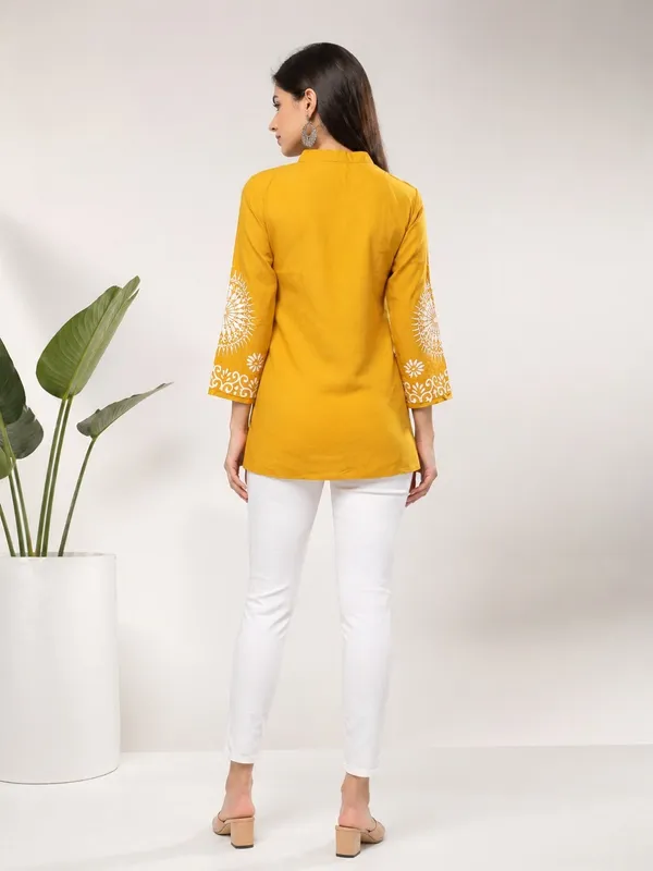Yellow_Printed_Short_Kurti_for_Women
