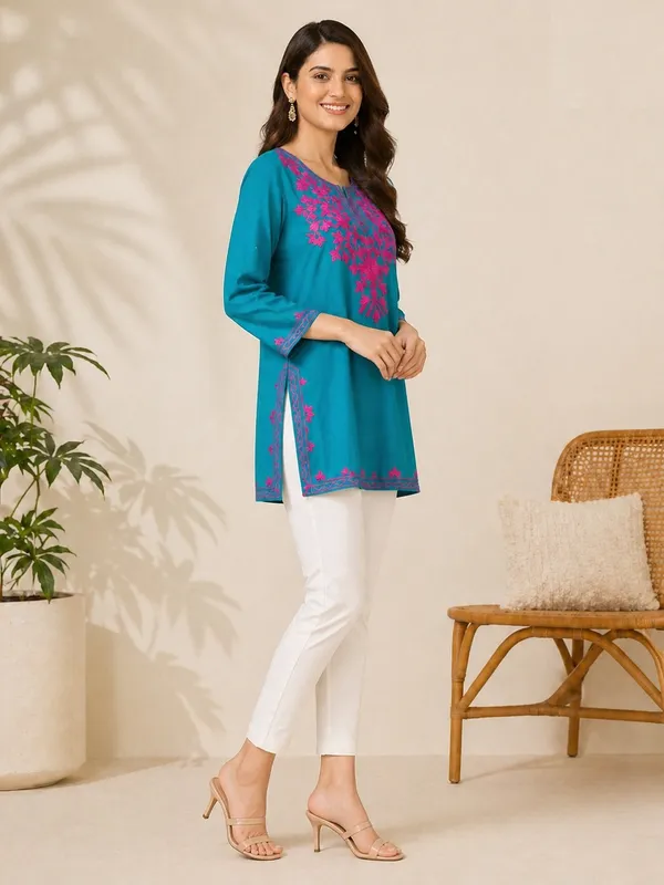 Turquoise_printed_Short_Kurti_for_Women