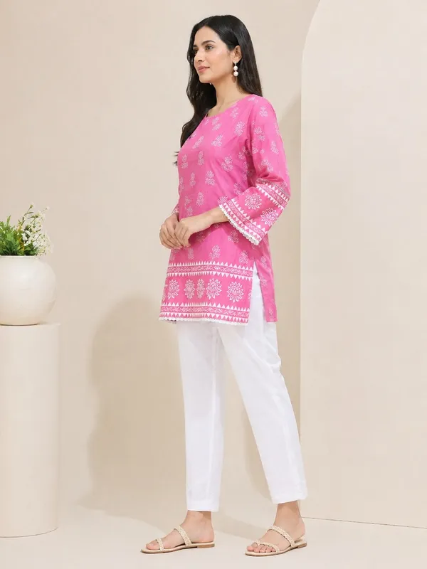 Pink_Printed_Short_Kurti_for_Women
