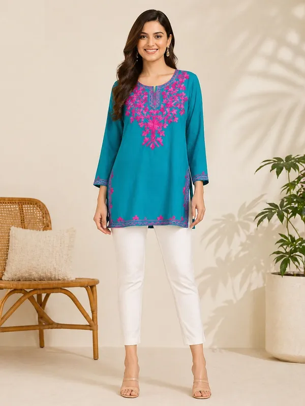 Turquoise_printed_Short_Kurti_for_Women