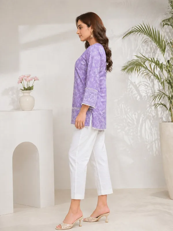 Lavender___Printed_Short_Kurti_with_White_Lace_Detailing_for_Women