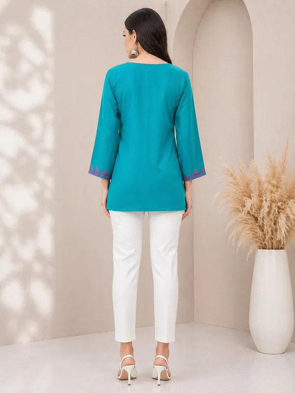 Turquoise_printed_Short_Kurti_for_Women
