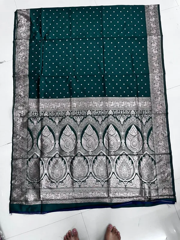 Green_Silk_And_Polyester_Saree_With_Blouse_Piece_For_Women