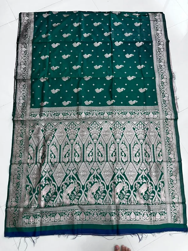 Green_Silk_And_Polyester_Saree_With_Blouse_Piece_For_Women
