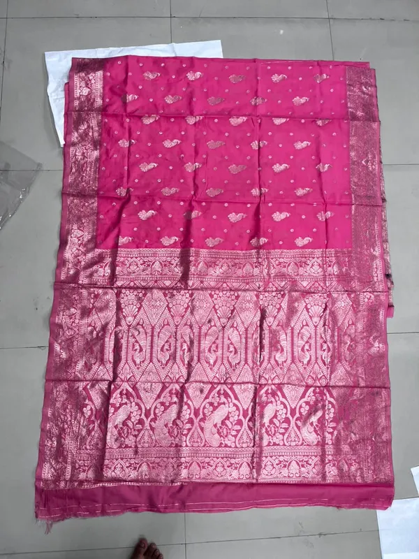Pink_Silk_And_Polyester_Saree_With_Blouse_Piece_For_Women