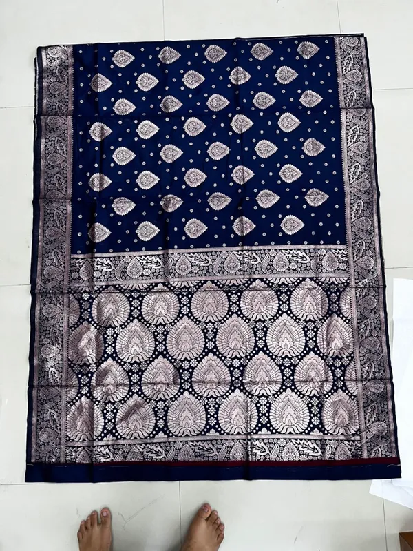 Navy_Blue_Silk_And_Polyester_Saree_With_Blouse_Piece_For_Women
