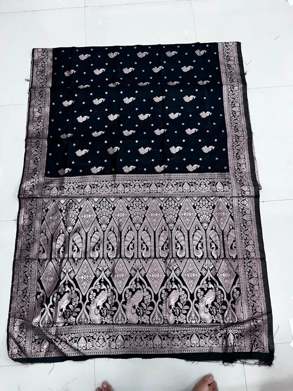 Black_Silk_And_Polyester_Saree_With_Blouse_Piece_For_Women