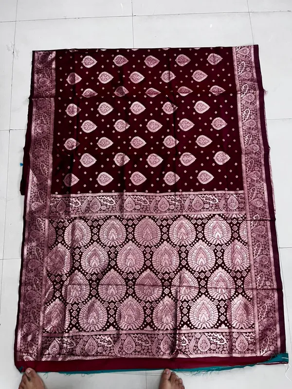 Maroon_Silk_And_Polyester_Saree_With_Blouse_Piece_For_Women