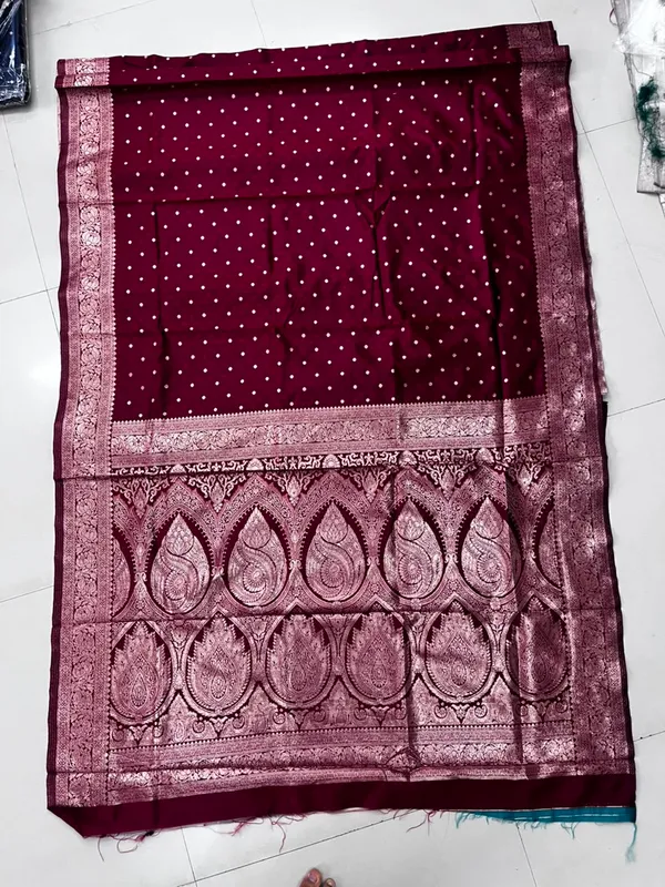 Maroon_Silk_And_Polyester_Saree_With_Blouse_Piece_For_Women
