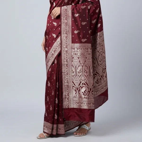 Maroon_Silk_And_Polyester_Saree_With_Blouse_Piece_For_Women